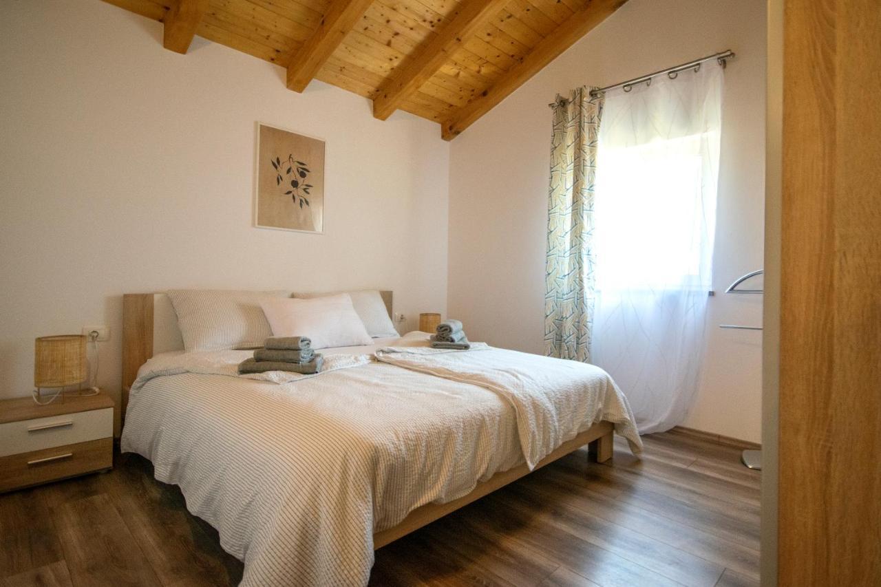 ロヴィニ Old Oak Holiday Houseヴィラ エクステリア 写真
