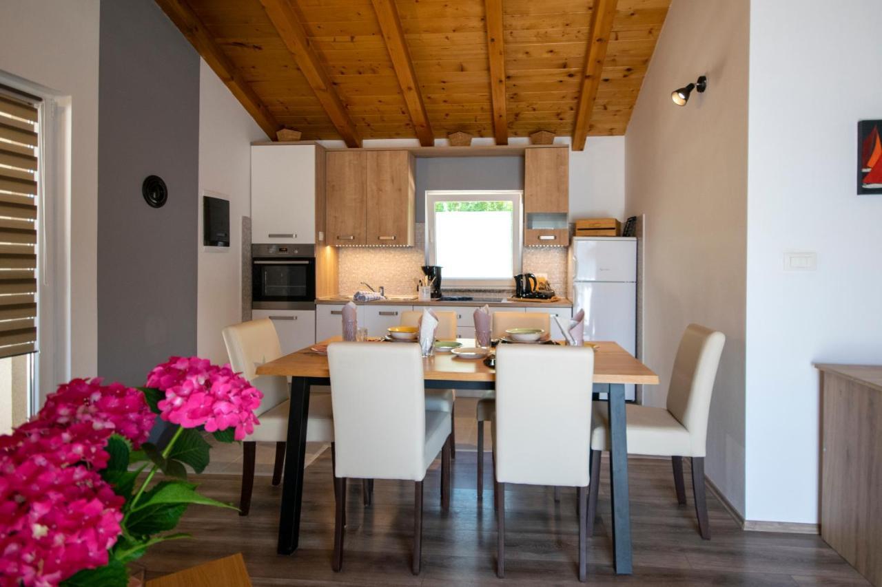 ロヴィニ Old Oak Holiday Houseヴィラ エクステリア 写真