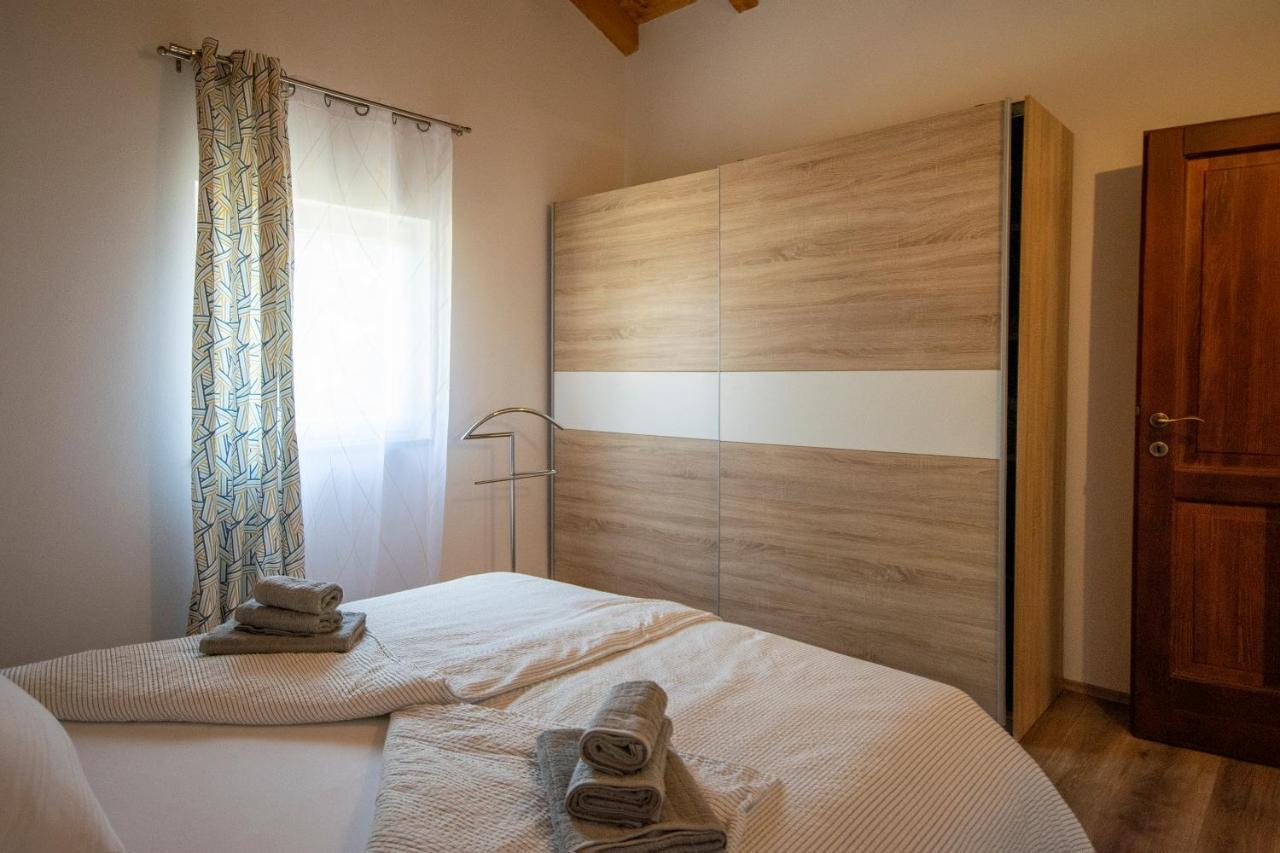 ロヴィニ Old Oak Holiday Houseヴィラ エクステリア 写真