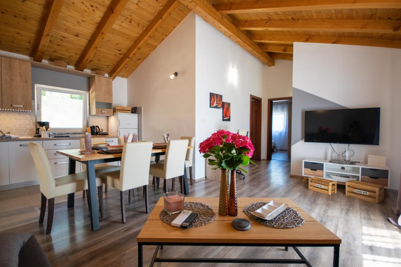 ロヴィニ Old Oak Holiday Houseヴィラ エクステリア 写真