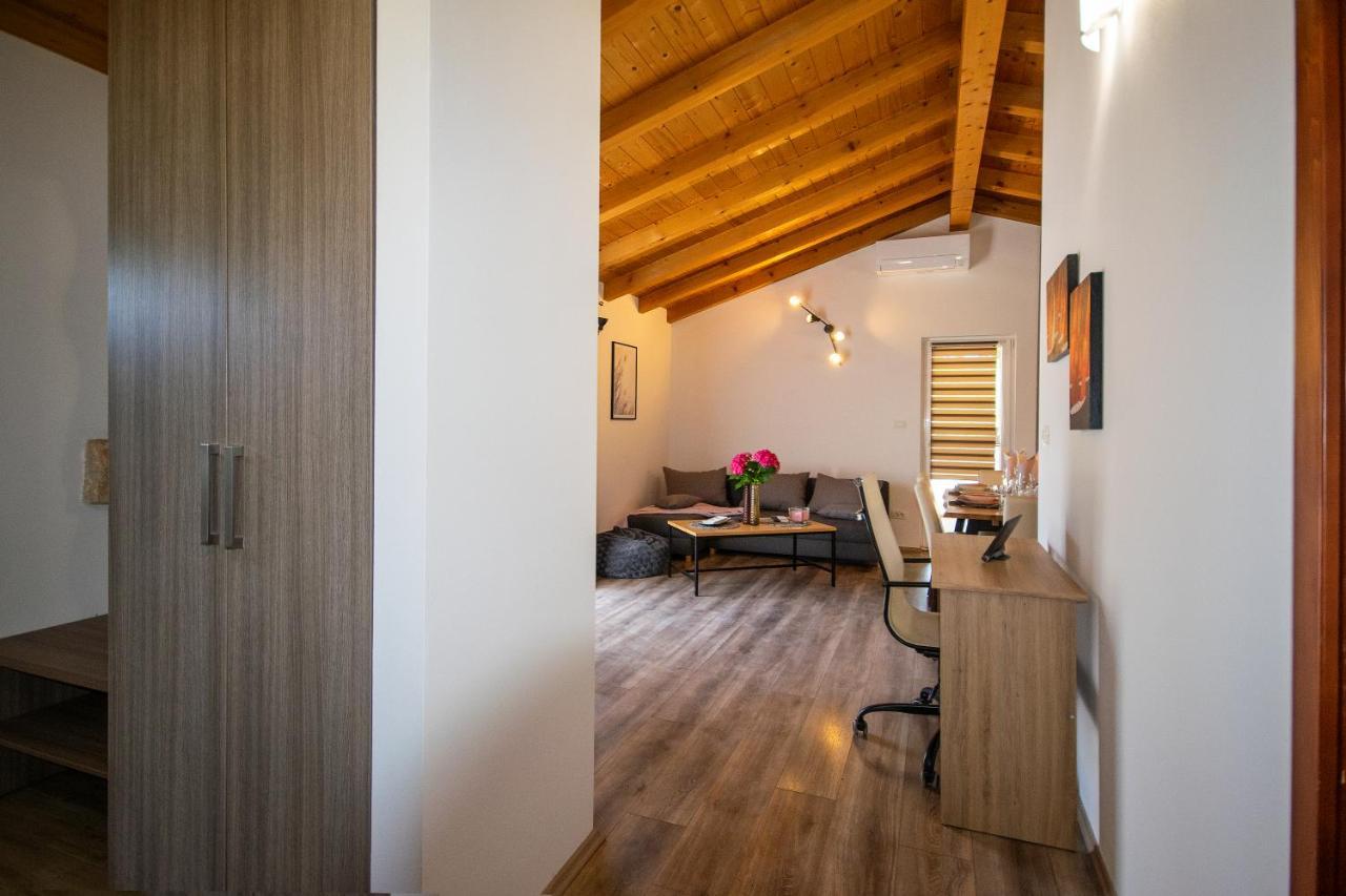 ロヴィニ Old Oak Holiday Houseヴィラ エクステリア 写真